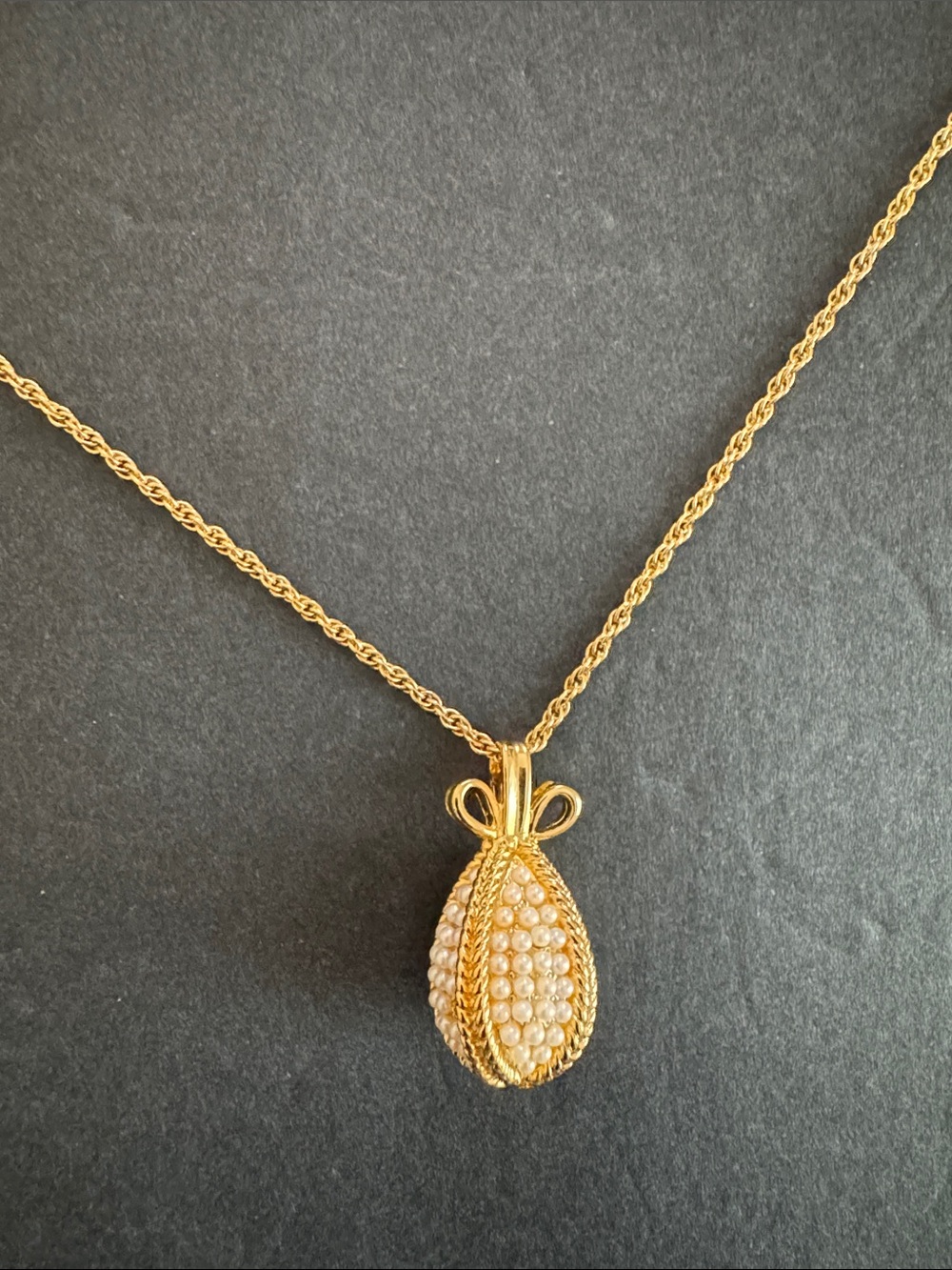 Vintage Joan Rivers faux pearl Fabergé egg pendant gold-tone rope chain necklace